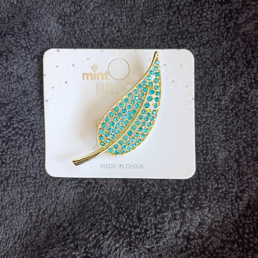 Mint Rhinestone Gold Leaf Broochs 16$